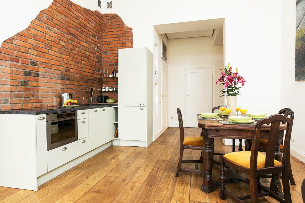 Old Town Brigue Apartment By Otium كراكوفيا المظهر الخارجي الصورة
