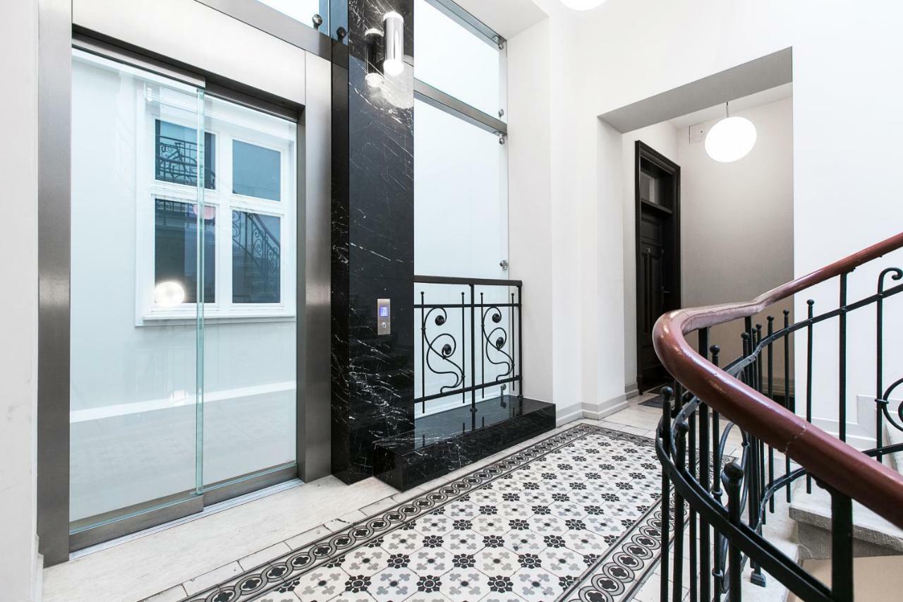 Old Town Brigue Apartment By Otium كراكوفيا المظهر الخارجي الصورة